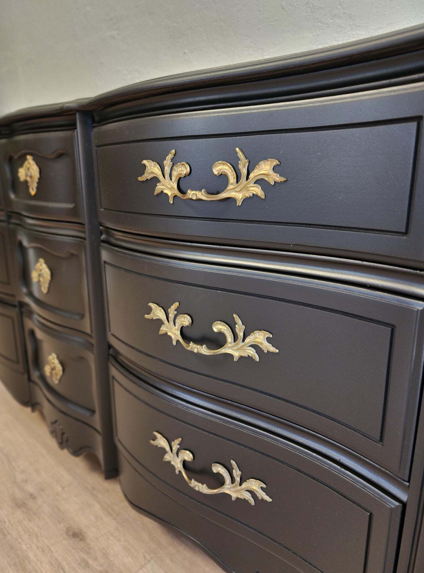 BASSETT French Provincial BLACK Dresser, Buffet, Ornate Solid Wood Refinished 9 Drawer Curvy Console