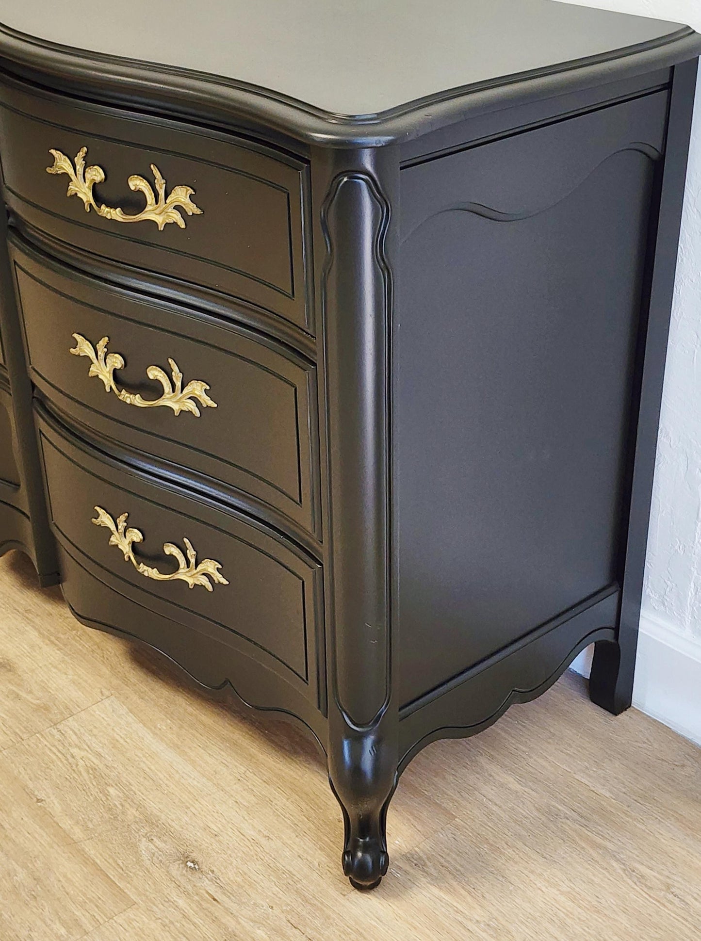 BASSETT French Provincial BLACK Dresser, Buffet, Ornate Solid Wood Refinished 9 Drawer Curvy Console