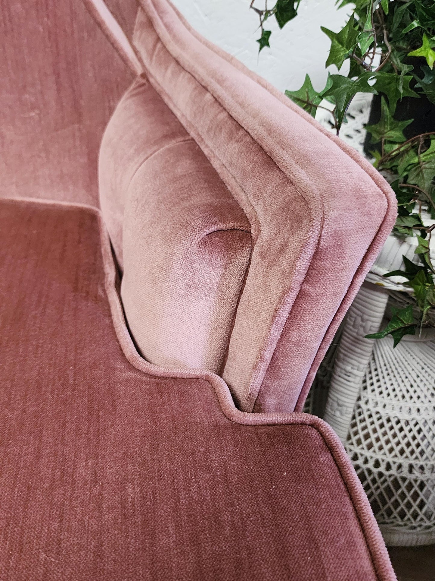 MCM Tall Pink Velvet Armchairs, Set of 2 Mauve Retro Tufted Upholstered Fireside Chairs, Granny Chic Pink Living Room