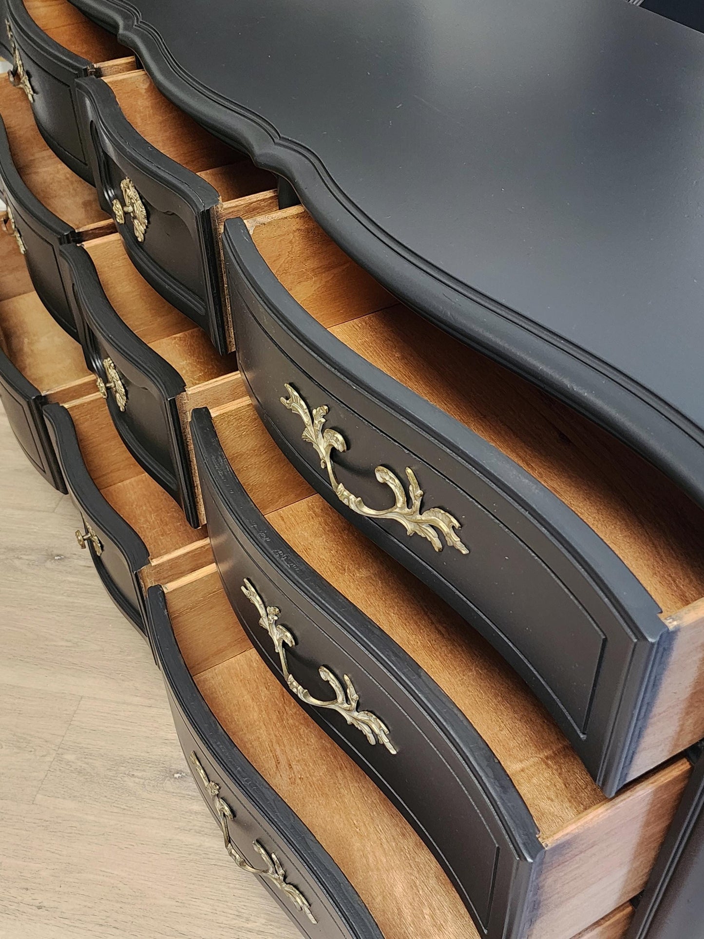 BASSETT French Provincial BLACK Dresser, Buffet, Ornate Solid Wood Refinished 9 Drawer Curvy Console