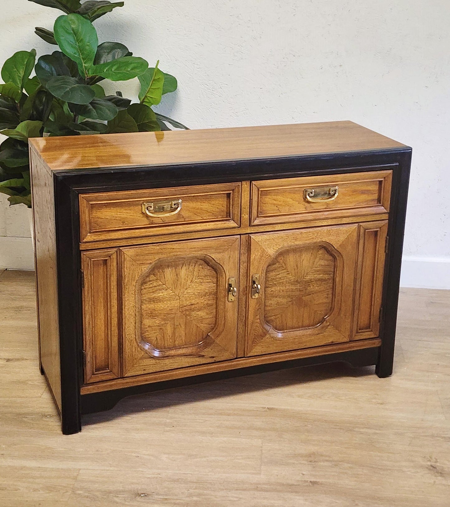 CHINOISERIE BUFFET CONSOLE vintage CABINET BAR