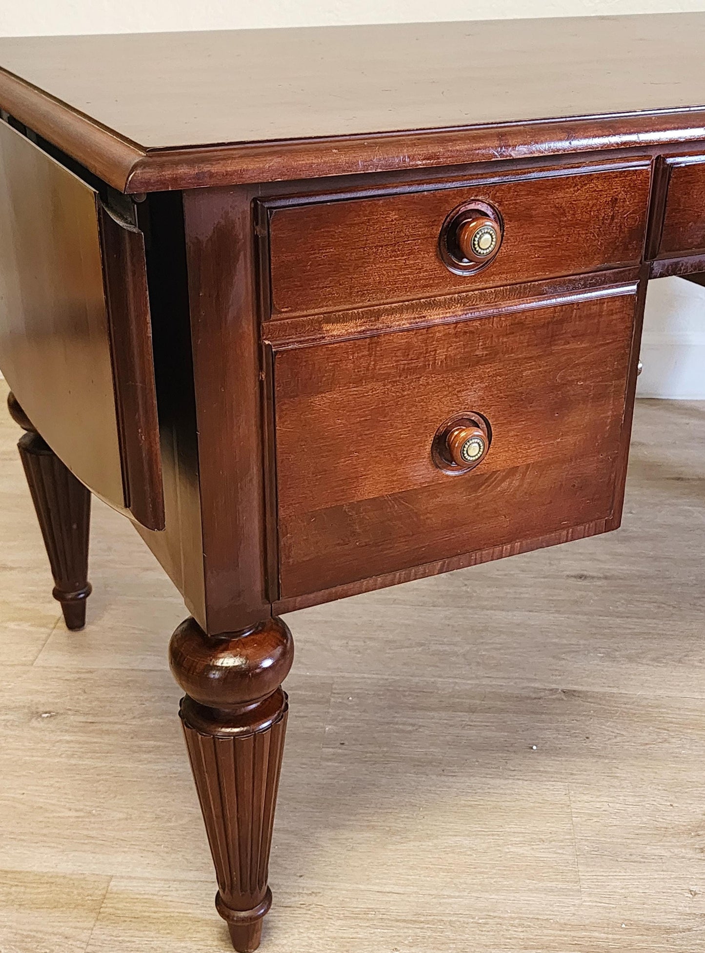 Ethan Allen British Classics Drop Leaf Desk
for sale at FunFloridaFinds in Brooksville, Fl - we ship across the US